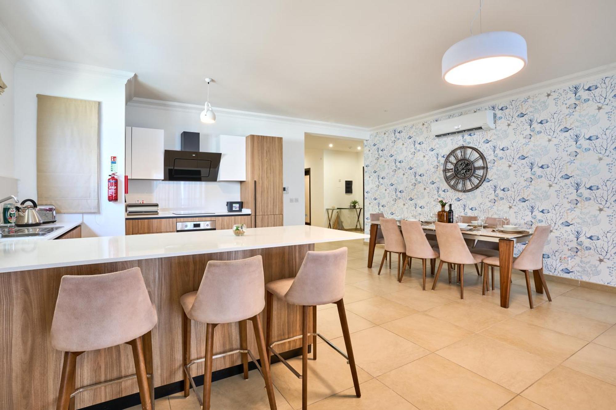Stunning 3-Bedroom Seaview Retreat In Fort Cambridge Sliema Exterior foto