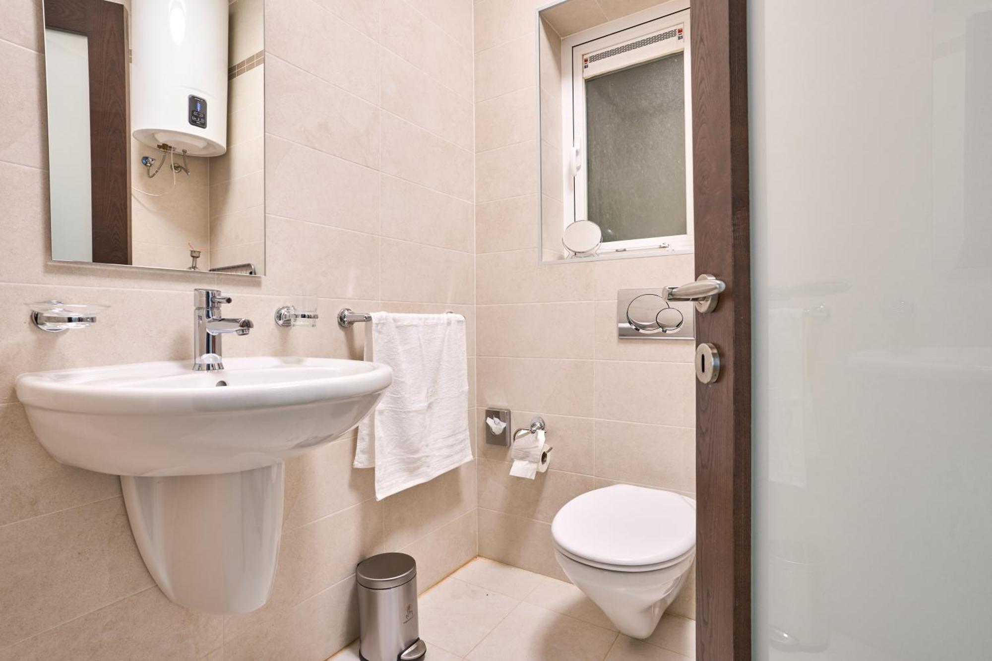 Stunning 3-Bedroom Seaview Retreat In Fort Cambridge Sliema Exterior foto